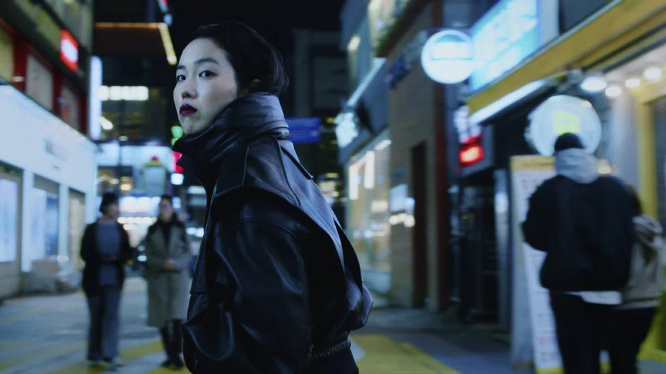 Return to Seoul follows Freddie (Park Ji-Min), a Korean-born French adoptee who returns to her homeland in search of her biological parents.