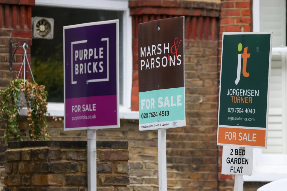 The average 2-year fixed-rate home loan is now more than 4 per cent in the UK, the first time it’s reached that threshold since February 2013, according to data compiled by Moneyfacts Group. 