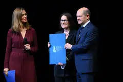 Irina Shcherbakova (centre) poses with German Chancellor Olaf Scholz and presenter Julia-Niharika Sen (left) after having been awarded the 2022 Marion Dönhoff Prize for International Communication and Reconciliation in Hamburg, Germany on Dec 4, 2022. 