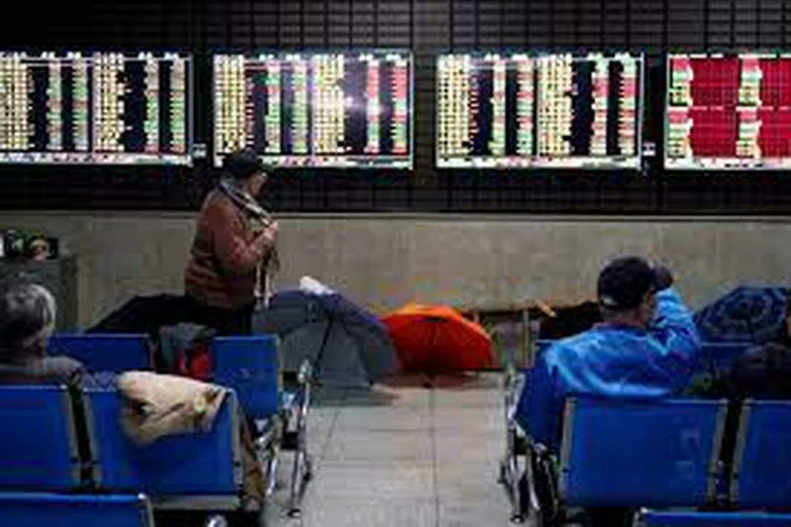 For investment banks in Asia, the bond decline marked another hit to their fee incomes as revenue from equity capital market and corporate buyout advisory slow in line with poor activity levels.