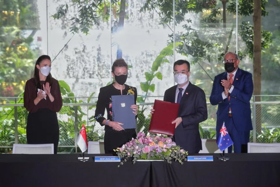  From left) New Zealand Prime Minister Jacinda Ardern, High Commissioner for New Zealand Jo Tyndall, Civil Aviation Authority of Singapore director-general Han Kok Juan and Singapore Transport Minister S. Iswaran at the signing of a memorandum of arrangement on sustainable aviation at Jewel Changi Airport on April 20, 2022
