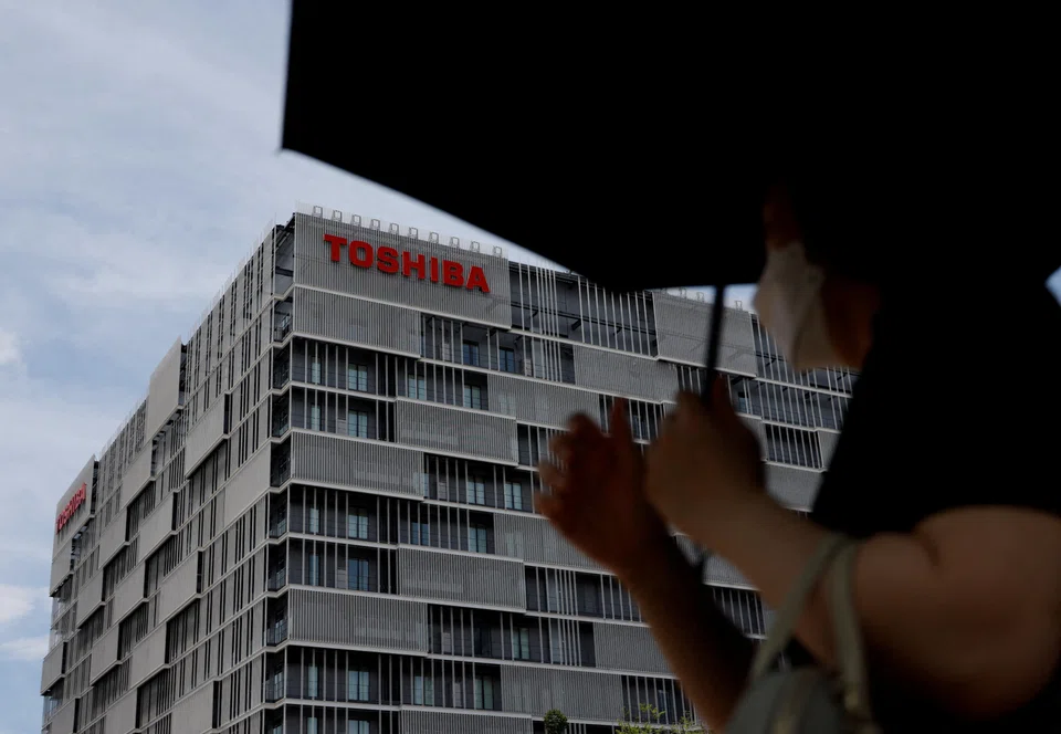 The Toshiba board initially says the 4,620 yen per share offer price is too low to recommend shareholders tender their shares, but later concludes the price is “fair” with no prospects of a higher offer or competing bid and unfavourable economic conditions.
