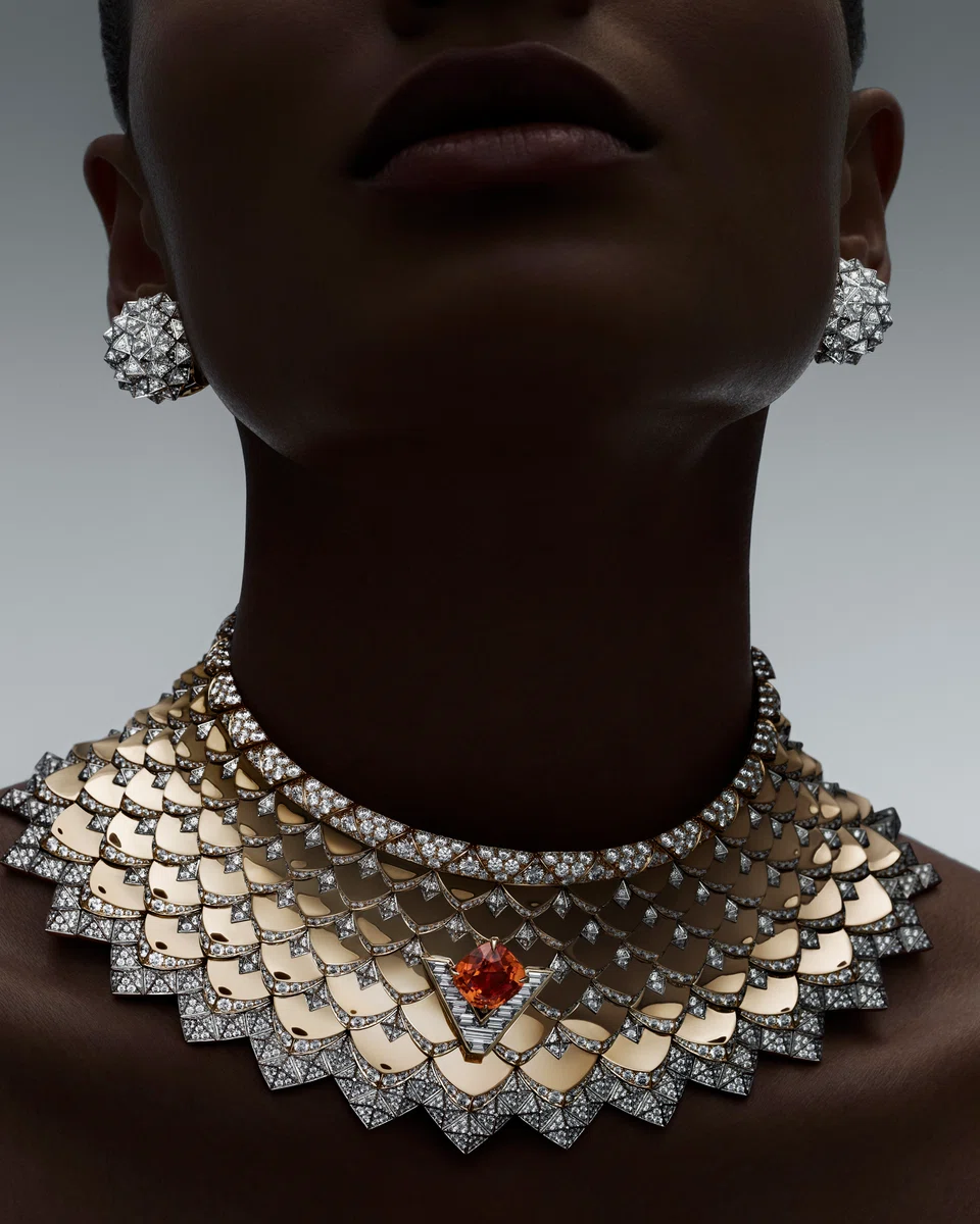 Radiance necklace in yellow gold and platinum with mandarin spessartite garnet and diamonds. Radiance earrings in yellow and white gold with diamonds.




