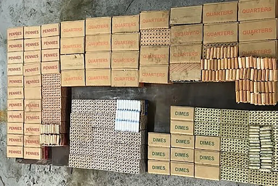  A judge in Larimer County, Colorado., ordered JMF Enterprises, a welding company, to use a check or other conventional method to pay a legal settlement after the company tried to deliver the US$23,500 in coins, which weighed more than 2,950 kg. 