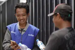 Octopus currently works with 60,000 waste collectors and plans to have a total of 100,000 on board by 2024.