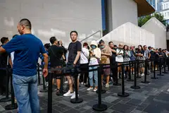People who ordered the latest iPhone model line up outside an Apple store in Beijing, China, Sept 22, 2023. 