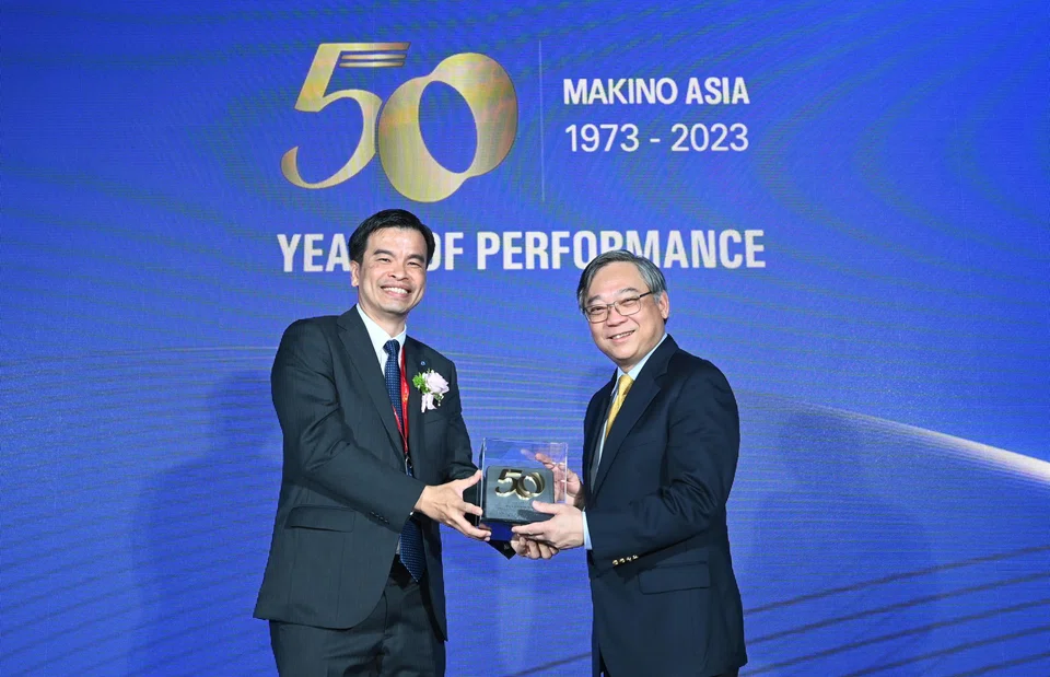 Makino Asia chief executive officer Neo Eng Chong presents a token of appreciation to Minister for Trade and Industry Gan Kim Yong at the company's golden jubilee celebration on Wednesday.