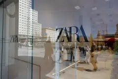 Zara-owner Inditex widened its lead over Swedish retailer H&M, thanks to its ability to deliver fashion trends faster from nearby suppliers and sell more clothes at higher prices to upmarket shoppers.