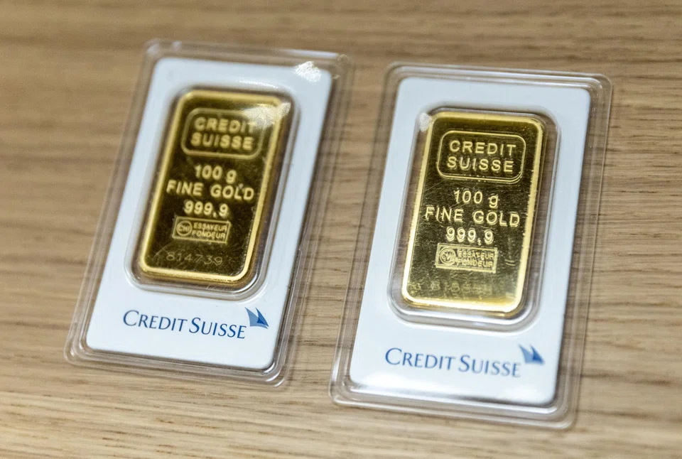 Dozens of bars of gold, stamped with the name of the issuer were uploaded to the country’s most popular online marketplaces, Ricardo.ch and tutti.ch.