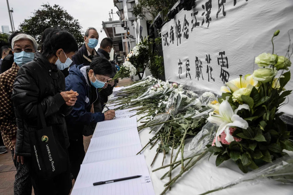 People write condolence messages outside the Chinese Liaison Office in Hong Kong on Dec 1, 2022, as officials and the public come to pay their respects following the death of former Chinese leader Jiang Zemin on Nov 30.