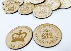 LulaandGray's wooden Queen Elizabeth tokens being sold by Laura Sheldon on Etsy.com. These handmade tokens cost 3.90 pounds (S$6.35). Sheldon has had about 220 orders since last Friday (Sep 9). 