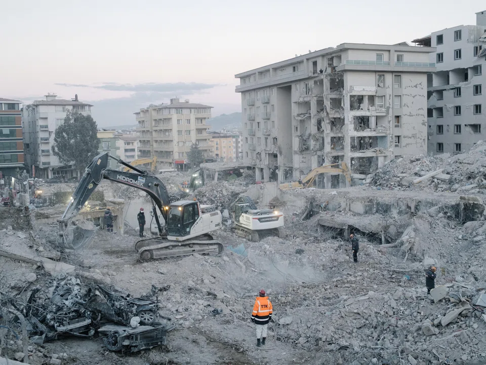 A series of poor architectural decisions and risky design choices have left the building unfit to handle the stress of the seismic forces.