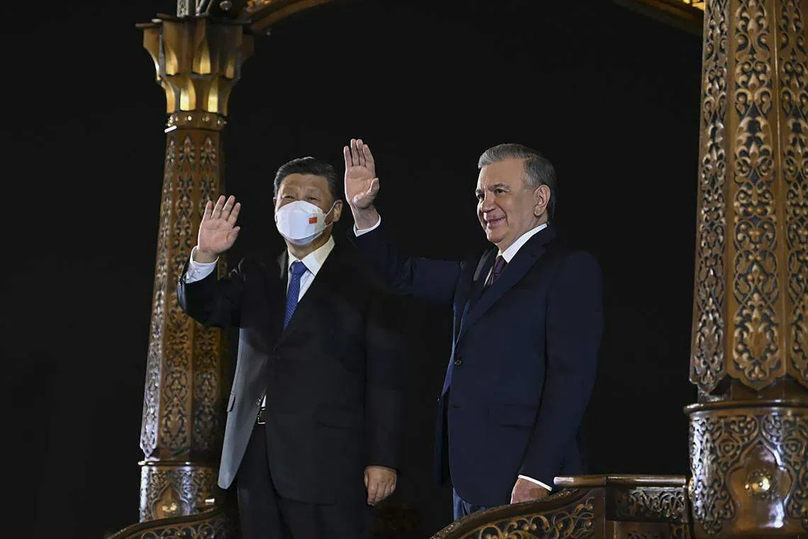 Uzbekistan President Shavkat Mirziyoyev (right) and Chinese President Xi Jinping (left) attend a welcoming ceremony at the Samarkand Congress Centre prior the Shanghai Cooperation Organisation (SCO) summit in Samarkand, Uzbekistan, Sept 14, 2022. 