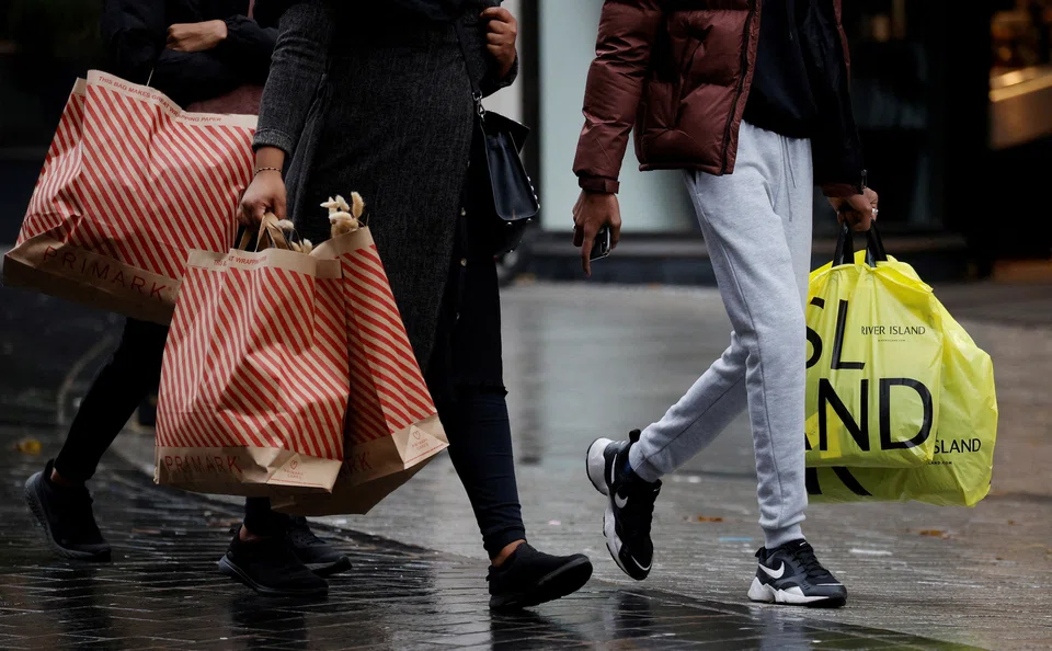 Many retailers have kept their profit outlooks unchanged despite a rise in sales at Christmas, as they remain wary of how rising prices will weigh on shoppers.
