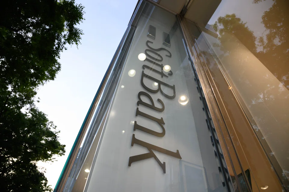 SoftBank Group trimmed borrowing from its main bank Mizuho Financial Group by 4.5 per cent in the year ended March to 812 billion yen (S$8.7 billion).