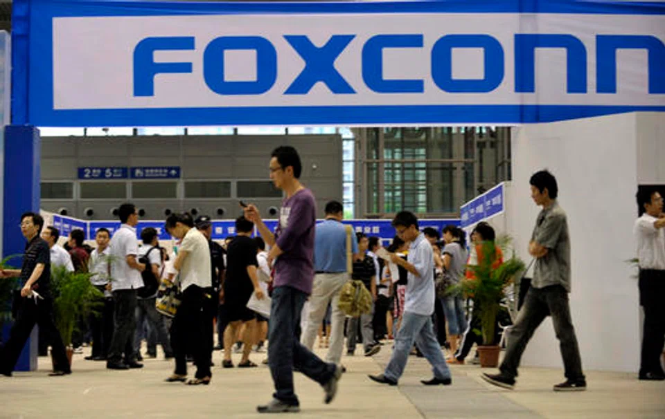 The abrupt action reflects Beijing’s Covid Zero approach, and is likely to further disrupt Foxconn’s main operations base, which cranks out an estimated four out of five of Apple’s latest handsets.