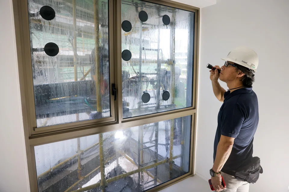 Demonstration of a window water tightness test, one of the checks under Conquas. BCA has introduced a new banding system for developers, builders and private residential projects. 