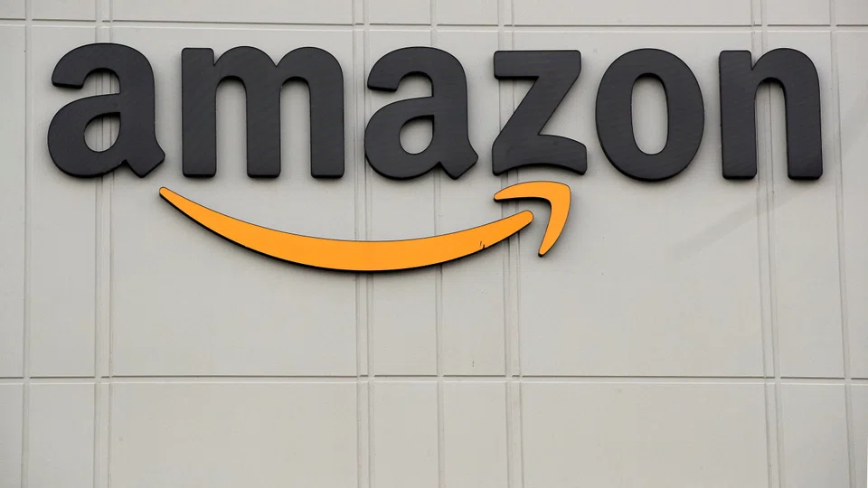 DAVE Clark, the executive who made Amazon.com into a worldwide delivery behemoth, is stepping down as chief executive of the online retailer’s consumer business to pursue other opportunities, the company said on Friday (Jun 3).