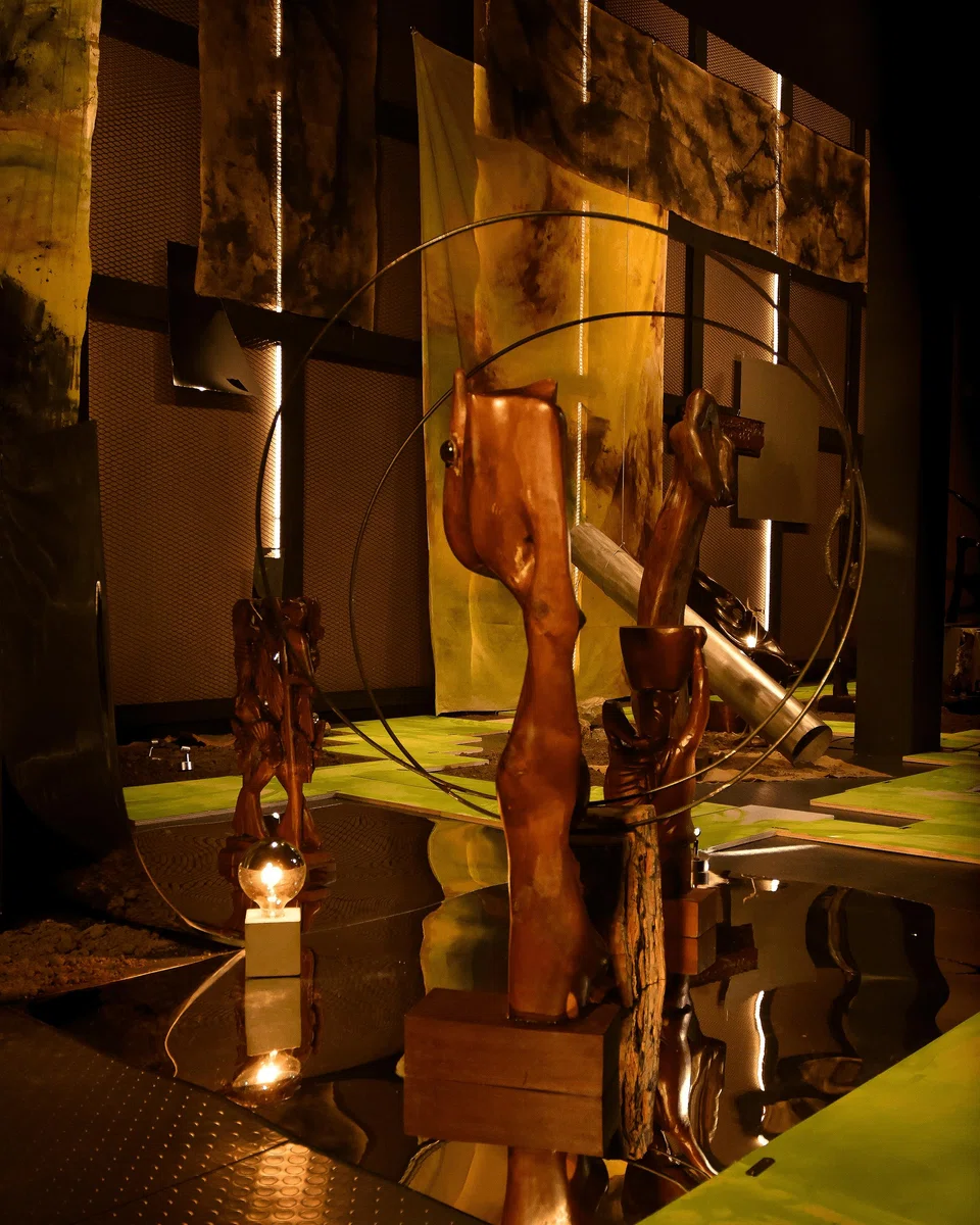 The postmodern scenography dreamt up by young art director Gagandeep Singh Sidhu becomes a fitting landscape for the wood sculptures of Shui Tit Sing and Joseph McNally. 