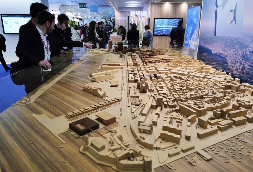 More than 23,000 investors, brokers, bankers and assorted hangers-on flocked to the French Rivera for the annual real estate conference last week, hopping between sponsored yachts and hotel suites and intending to pick over the few deals currently being shopped around. 