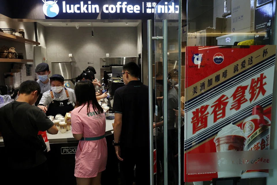 Starbucks, which once accounted for more than half of China’s coffee market, lost its crown as the biggest chain last year to local rival Luckin.