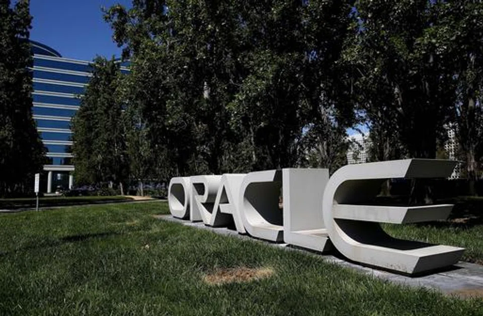 To fund its acquisition of Cerner, Oracle drew down US$15.7 billion from a 1-year bridge loan and took out term loans worth US$4.4 billion with 3-year and 5-year maturities that could be prepaid early to refinance the bridge loan.