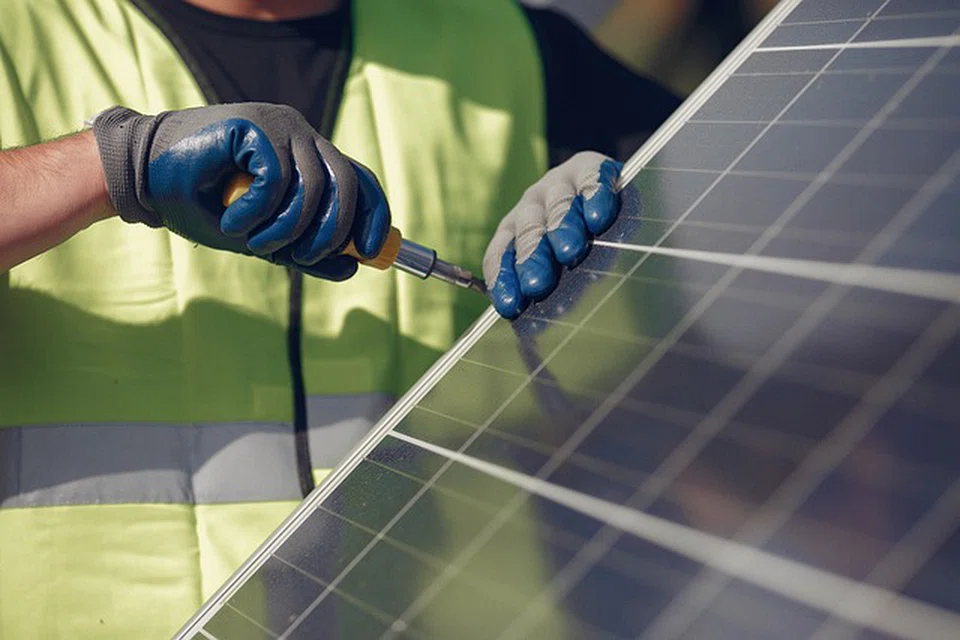 The expansion plan comes as solar manufacturers contend with falling profitability. 