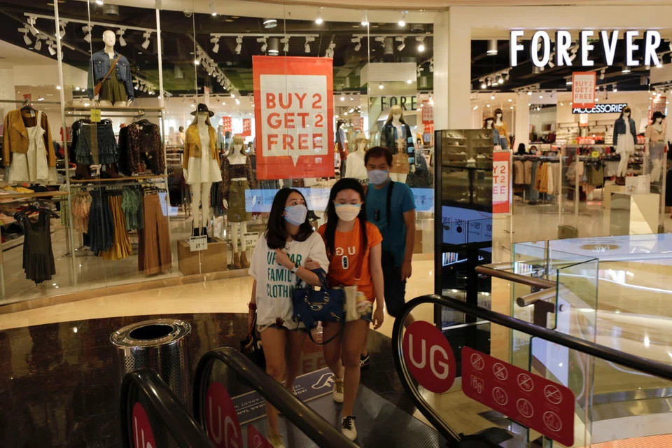 An individual who invests funds worth US$350,000 into shares of public companies, savings or deposit accounts or government bonds is eligible for a five-year stay, or US$700,000 for 10 years, according to a press release Saturday (Sep 2) citing Indonesia Director General of Immigration Silmy Karim.