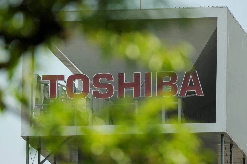 Toshiba said it received 8 offers to buy out the conglomerate and 2 proposals for capital and business alliances as the Japanese industrial giant moved a step closer to a possible privatisation. 