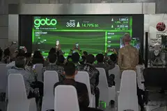 UOBKH analyst Stevanus Juanda notes that GoTo is showing a “positive trend towards profitability”, with a 216.6 per cent year-on-year increase in revenue for its third quarter ended Sep 30. 