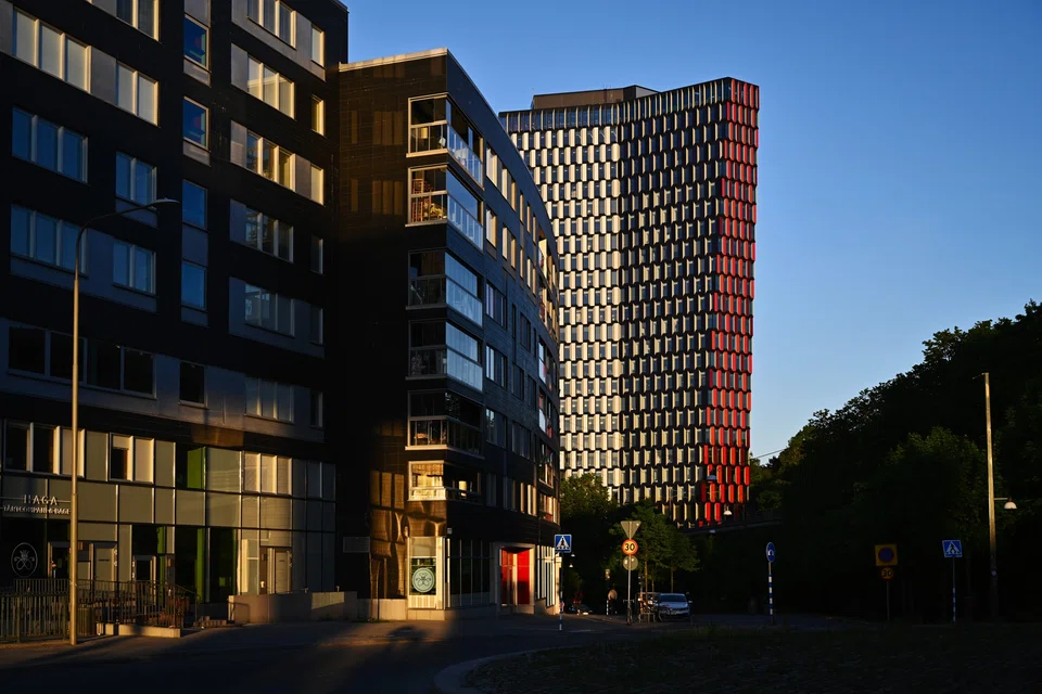 Sweden's inflated housing market is teetering on the brink of a correction as price expectations turn south and buyers withdraw from a sector that hit record heights last year. 