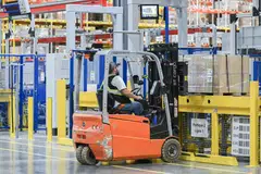 Canada central bank’s business outlook indicator falls to minus 3.5 in the third quarter, from minus 2.3 in the previous quarter. 