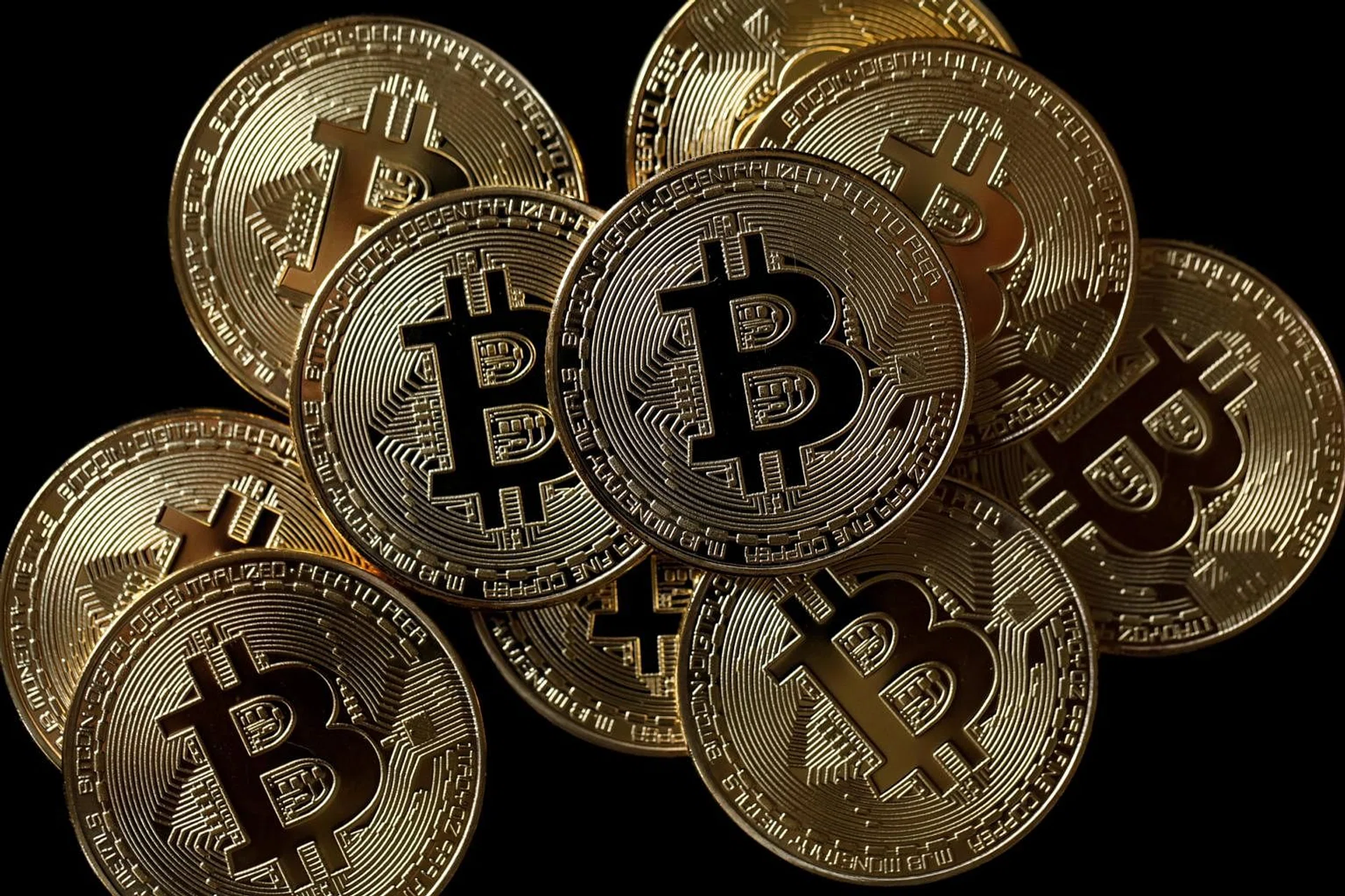 Bitcoin tumbles back below US$8,000 as cryptocurrencies stumble - The  Business Times