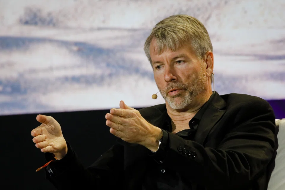 MicroStrategy founder and chief executive officer Michael Saylor's big bet on Bitcoin has backfired in a major way as the paper loss for his firm's holdings of the largest digital asset has reached roughly US$1 billion. 