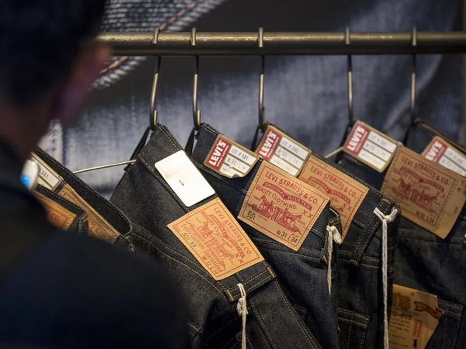 Levi is the first of the US mass-market apparel chains to report first-quarter earnings. 