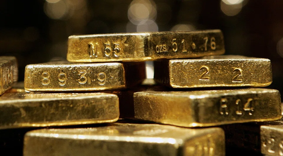Gold is one of market watchers' top picks, as they expect central bank demand to remain strong while the downside risks for the previous yellow metal are limited. 
