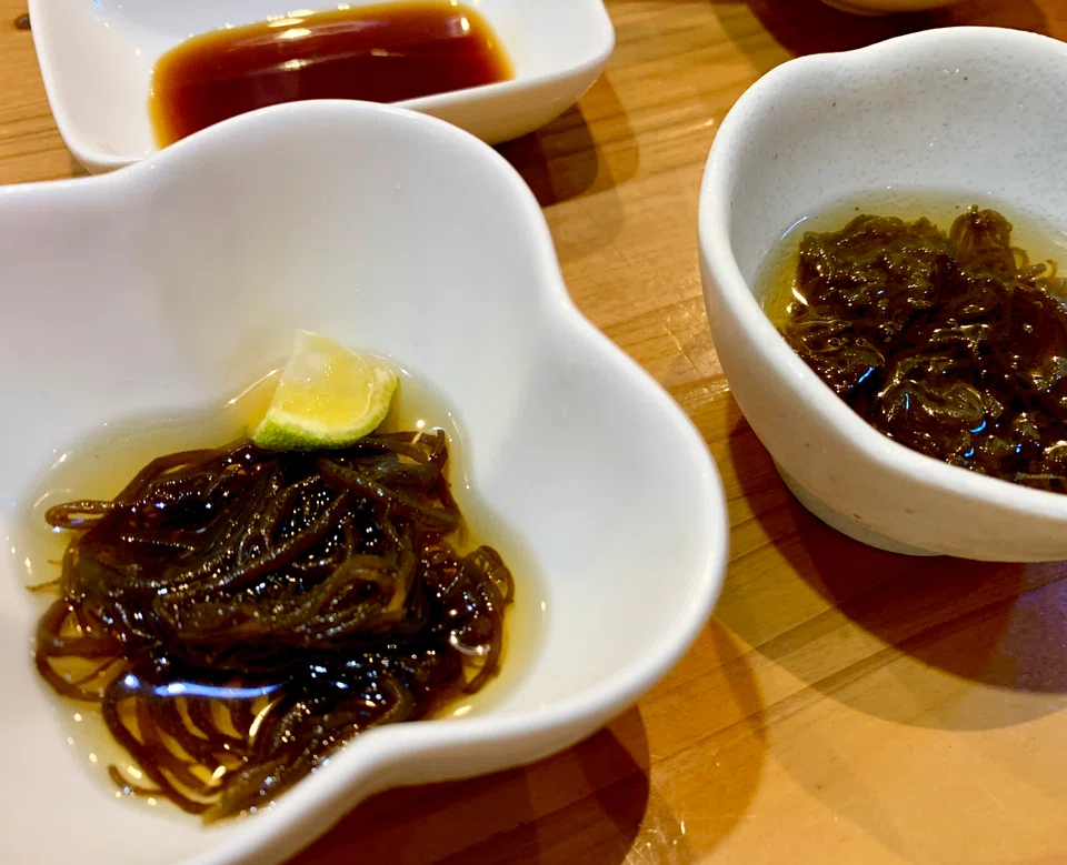 Mozuku seaweed contains high level of anti-inflammatory fucoidan.