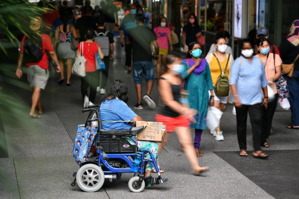 The 2015 personal income tax hike did not cause affected taxpayers to spend less, according to data from both DBS and an international credit card company.