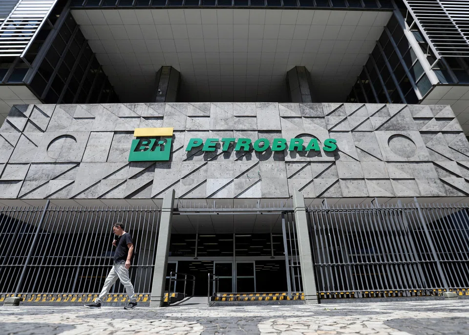 Petrobras adjusts kerosene prices on a monthly basis. 