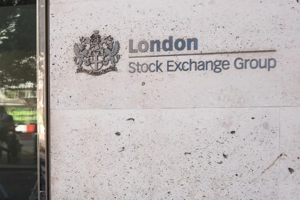 London’s benchmark FTSE 100 index gained 0.2 per cent to 6,871.29 points, after the Treasury revealed that some of its fiscal measures will be announced two weeks earlier than originally scheduled.