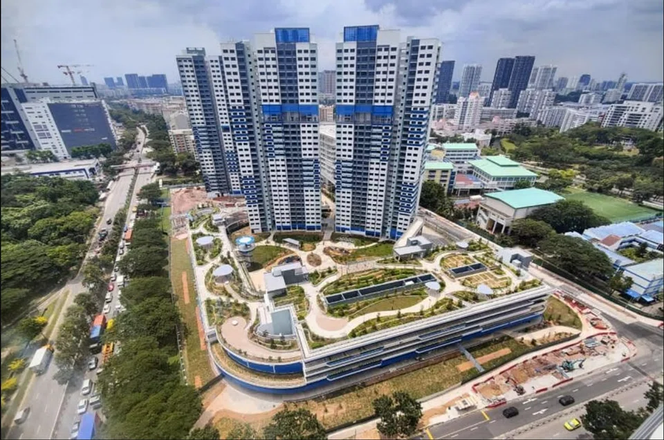 West Coast ParkView in Clementi serves as one of the Selective En bloc Redevelopment Scheme replacement sites for residents in blocks 513 to 520 West Coast Road. 