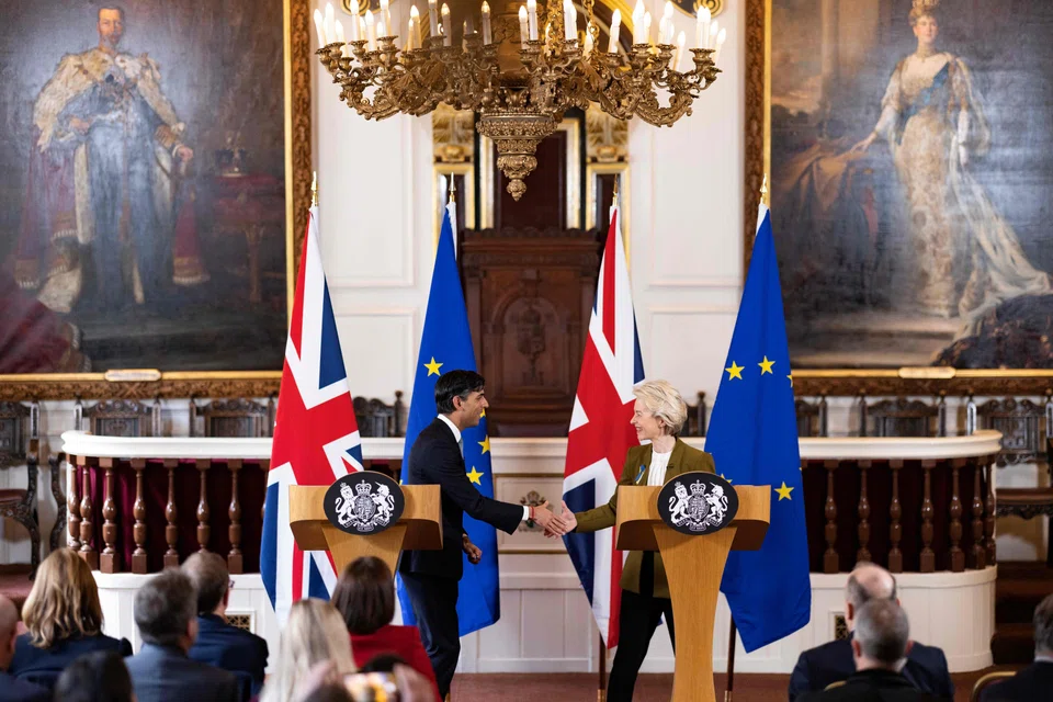 UK Prime Minister Rishi Sunak (left) and European Commission President Ursula von der Leyen at a press conference after securing the deal, which will regulate trade in Northern Ireland.