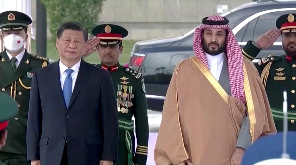 Saudi Crown Prince Mohammed Bin Salman welcomes Chinese President Xi Jinping in the royal palace.