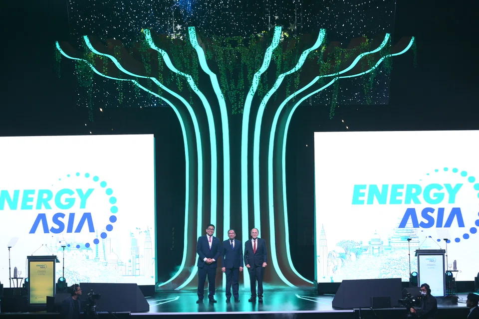 From left: Petronas president and group CEO Muhammad Taufik Aziz; Malaysian Prime Minister Anwar Ibrahim; and S&P Global vice-chairman Daniel Yergin, at the launch of Energy Asia 2023.