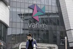 At least two Beijing-based insurers that farmed out annuity investments late last week told their external portfolio managers to closely monitor Vanke’s credit risks.