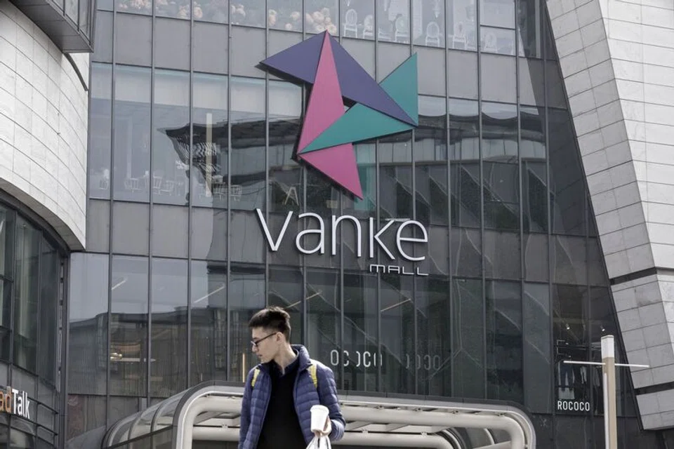 At least two Beijing-based insurers that farmed out annuity investments late last week told their external portfolio managers to closely monitor Vanke’s credit risks.