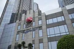 Almost two-thirds of the 21 companies that listed in Jakarta over the past decade finished their debut session higher than the listing price. 