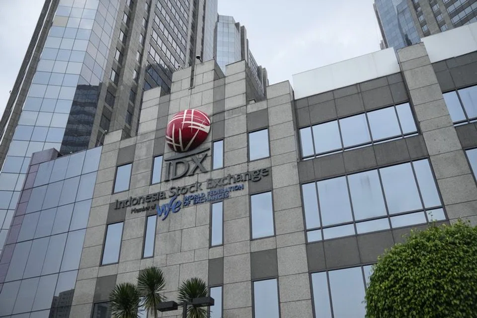 Almost two-thirds of the 21 companies that listed in Jakarta over the past decade finished their debut session higher than the listing price. 