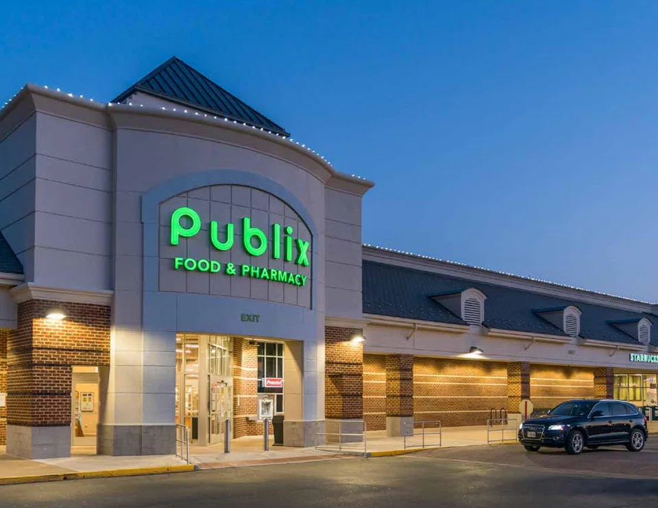 Publix, a grocery-anchored tenant at UHREIT's Colonial Square property in Richmond, Virginia
