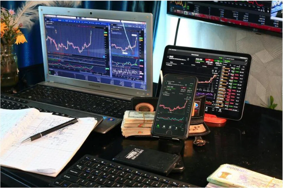 Singapore stock market caps a week roiled by policy rate hikes.